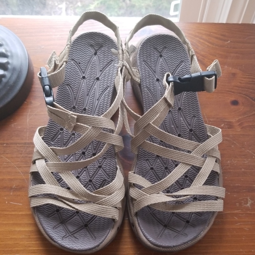 Khombu Tan Sandals